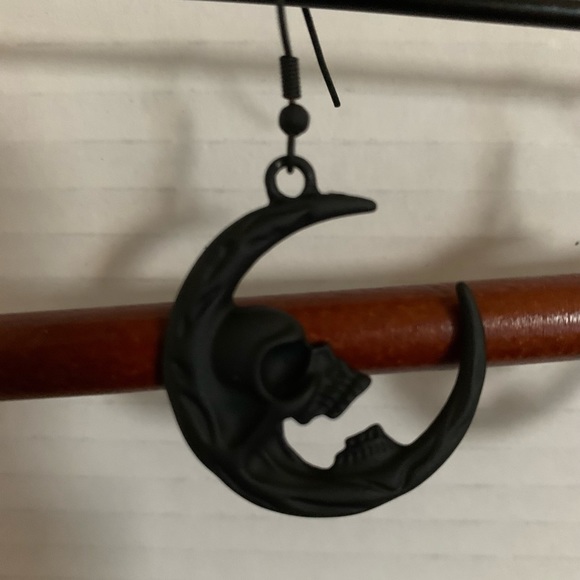 Moon skeleton earrings - Picture 3 of 3